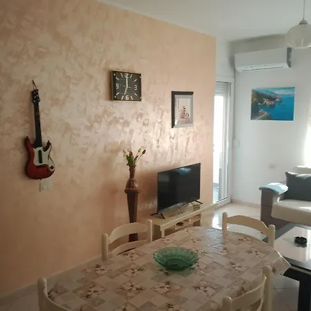 Lungomare 1 Apartment